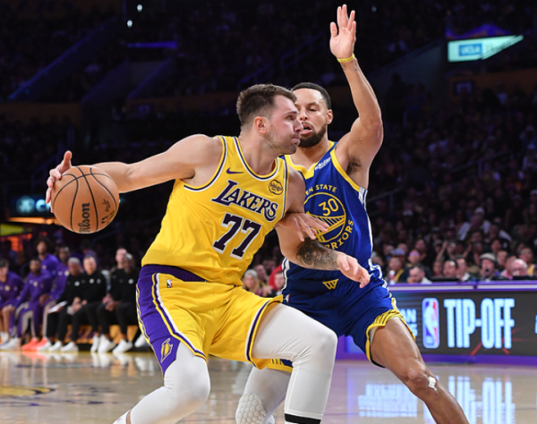 千层金配资 湖人揭幕战不敌勇士! 东契奇空砍43+12+9: 连创纪录仍惨遭开门黑